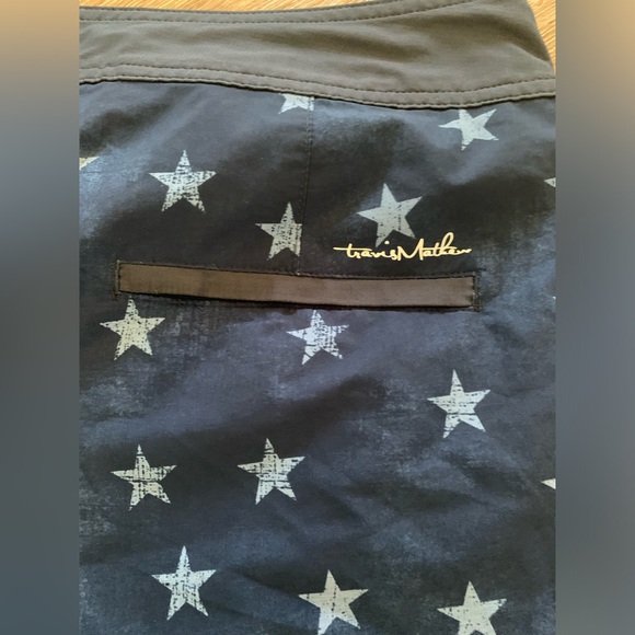 TravisMatthew Men’s XL Swim Shorts - Picture 4 of 5